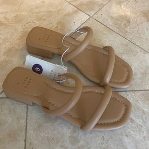 Small heeled sandals